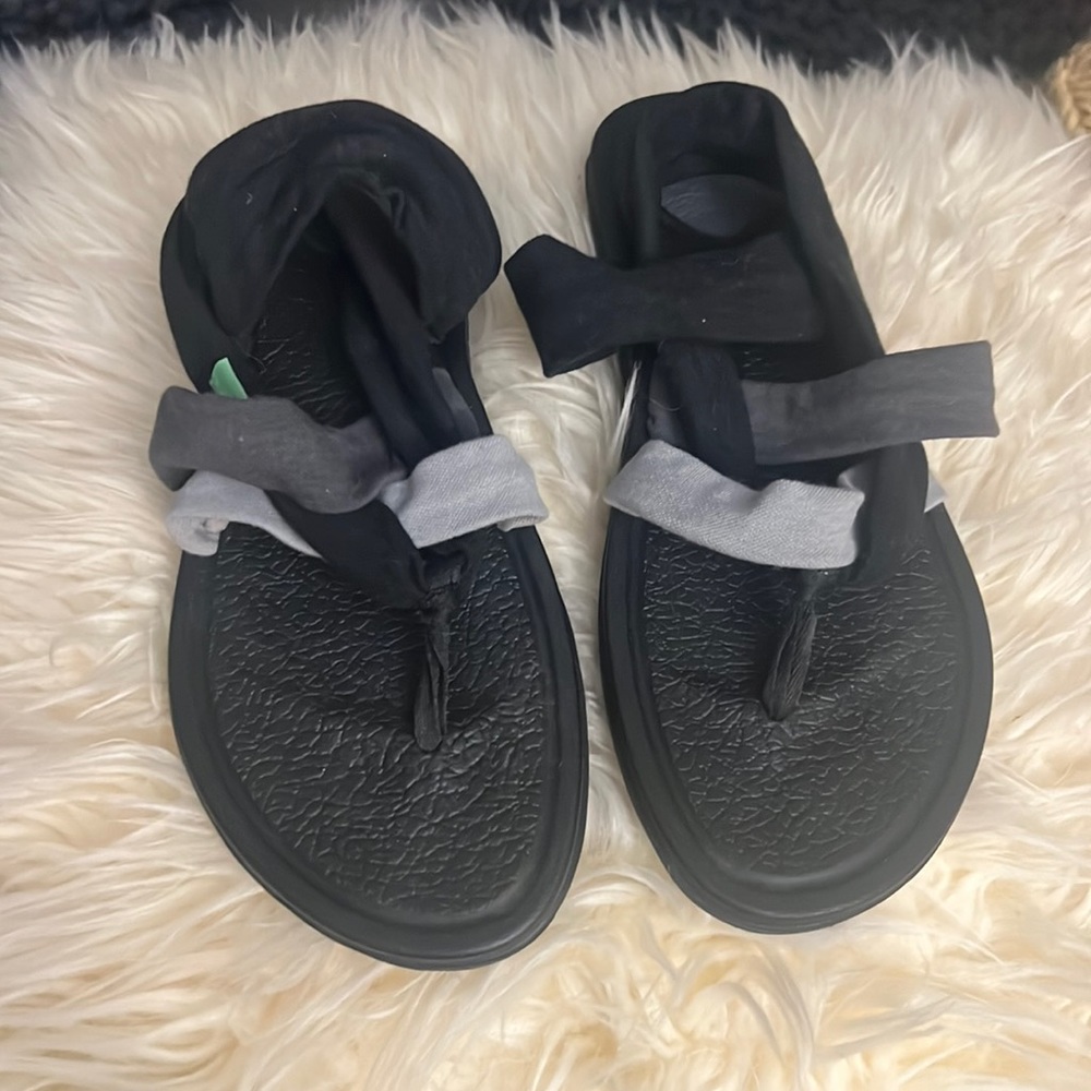 Sanuk yoga mat sandals